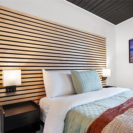 South Bay Inn Westport Bagian luar foto